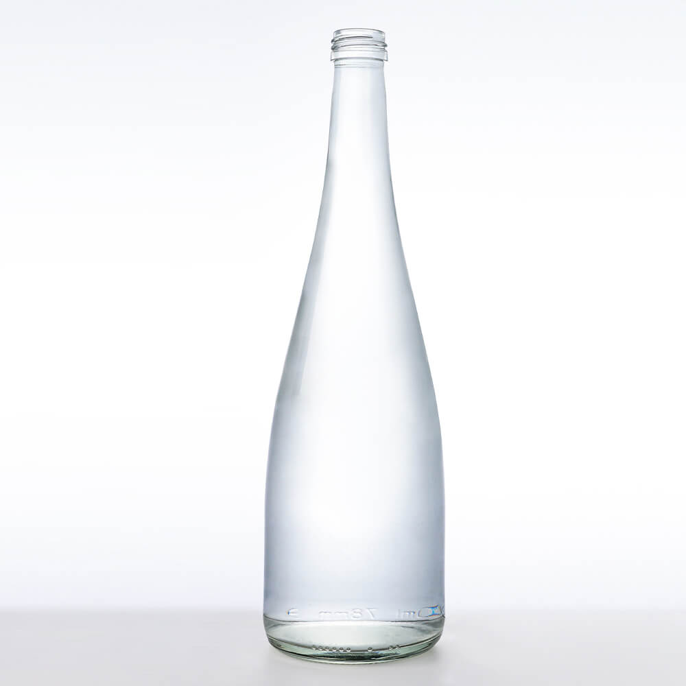Bouteille d'eau en verre Evian