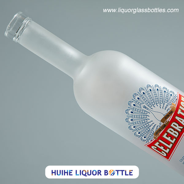 botella de licor helada