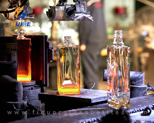 05 Geformte Glasflaschen