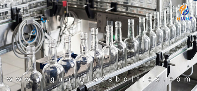 L&iacute;nea de llenado de botellas de vodka